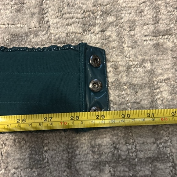 Savage X Fenty Leather Tease Vinyl Bandeau Bralette Size Large Hunter Green - Picture 7 of 9